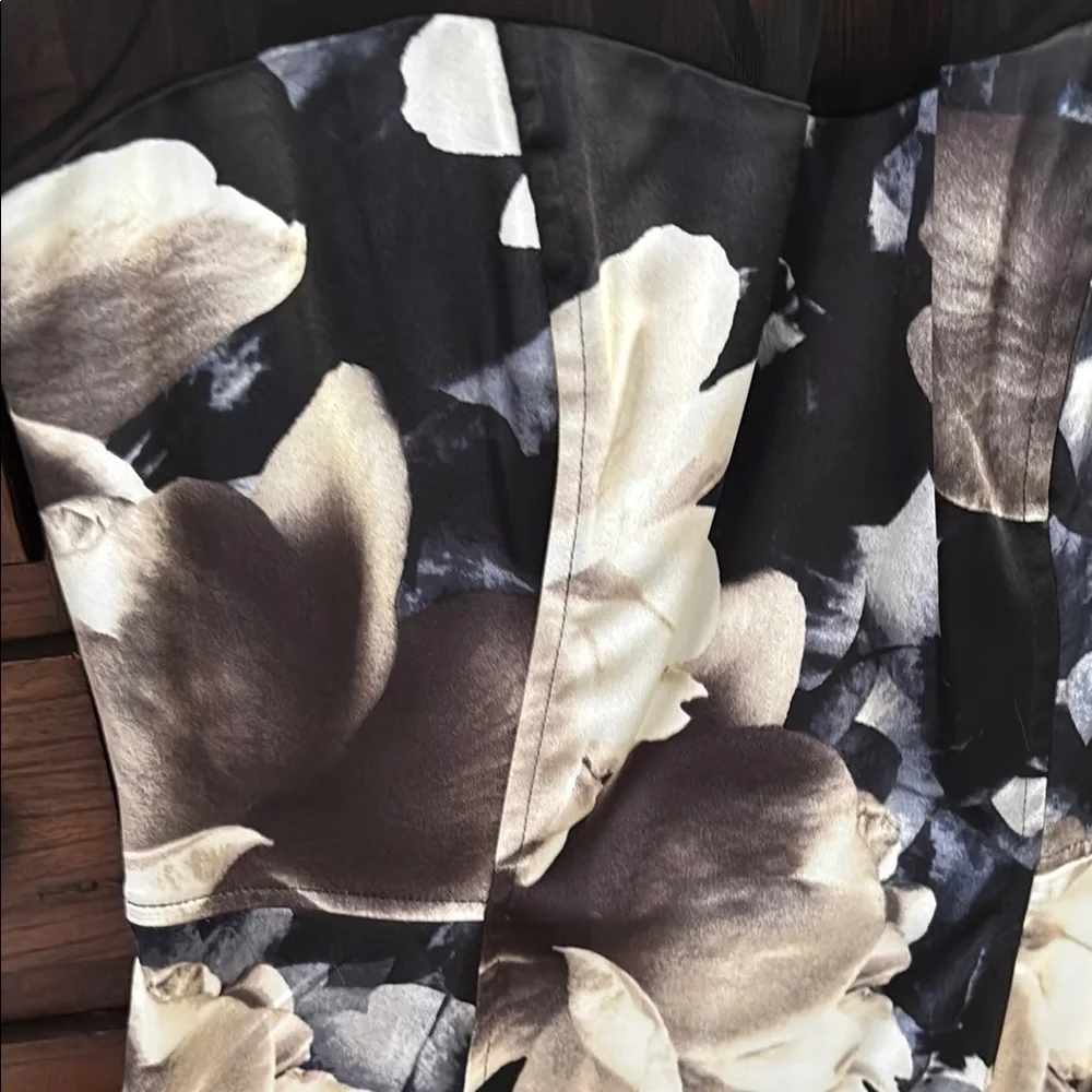 Maggy London Black and White Sheath Dress Sweetheart Neckline - Picture 5 of 6